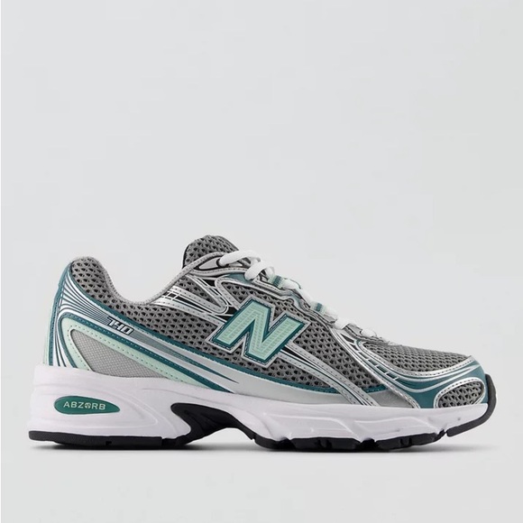 New Balance 740 Sneakers